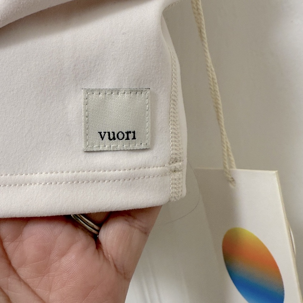 NWT Vuori Daily Layered Tank in Marshmallow - Picture 2 of 10
